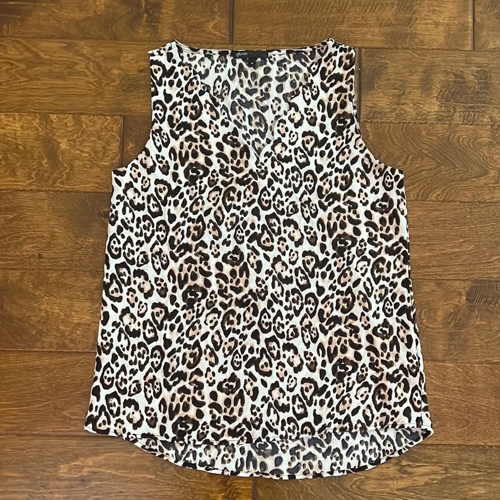 Gibson animal print sleeveless v-neck blouse size small